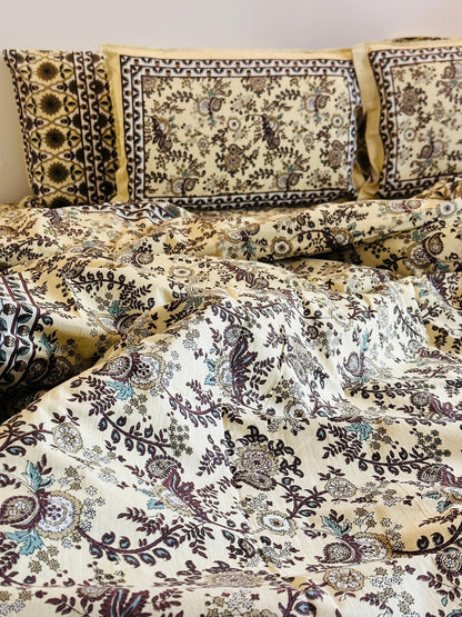 Cream Paisley Vines Bedsheet Set