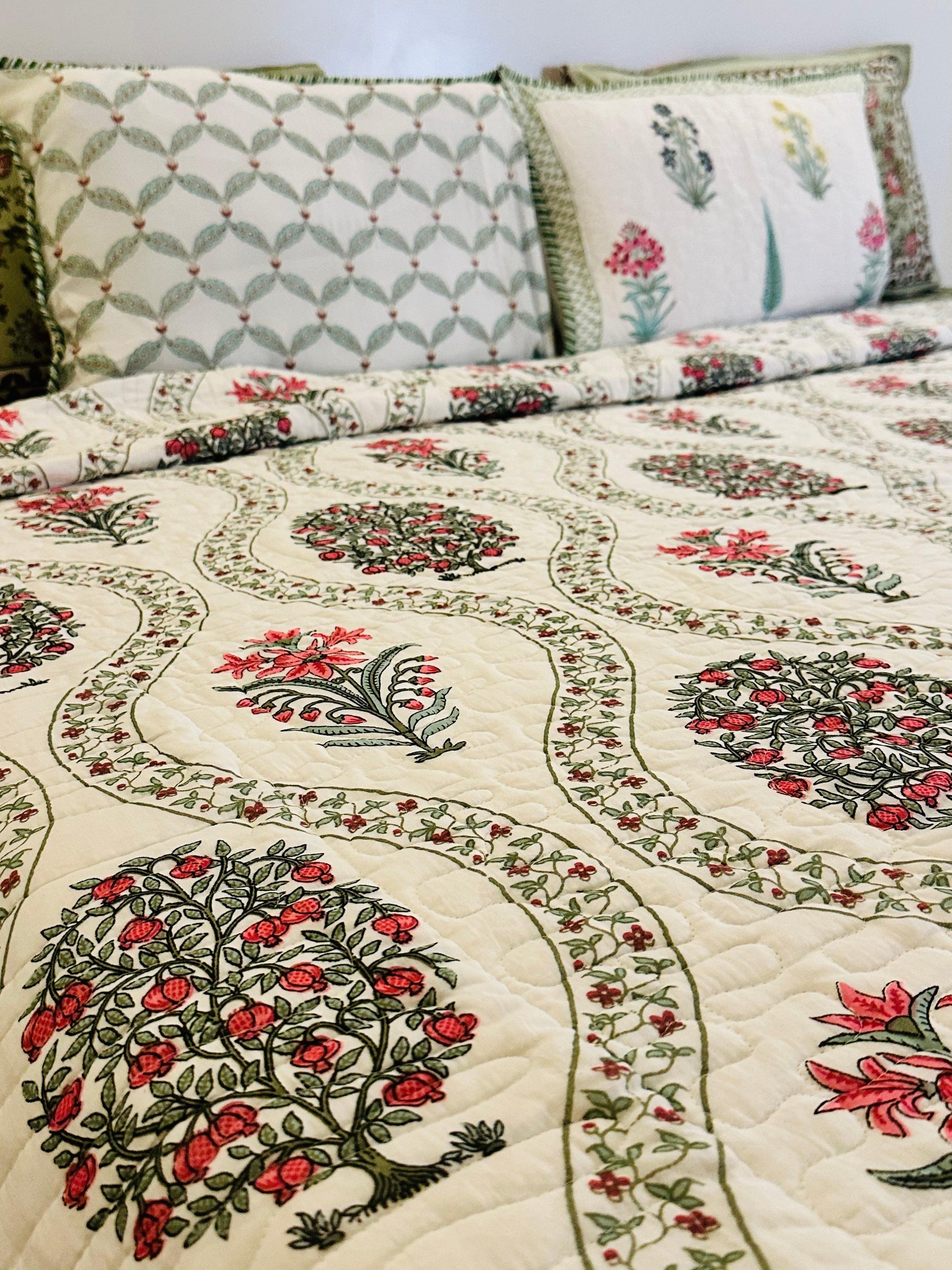 Pomegranate Blossoms Reversible Quilt Set